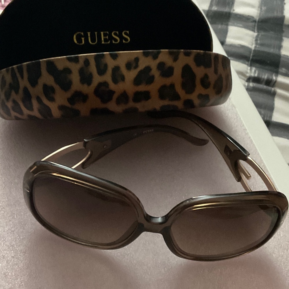 Guess Women's Sunglasses with Leopard Pattern